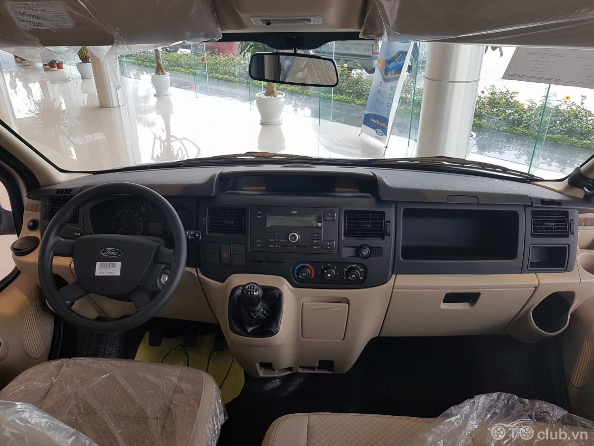 Ford Transit mới 100% giá sốc 699 triệu