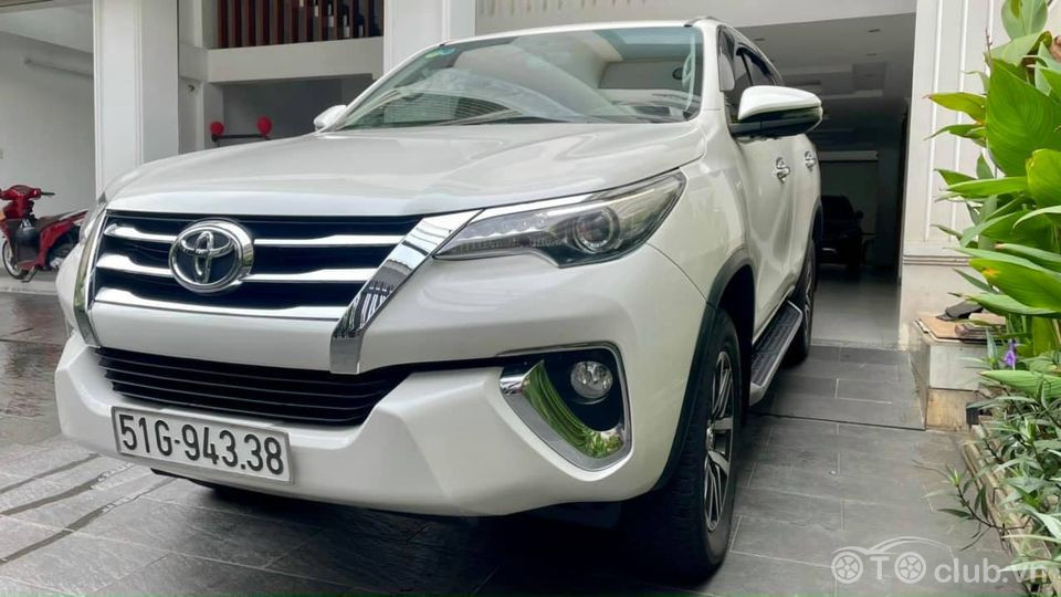 Toyota fortuner 2019 trắng