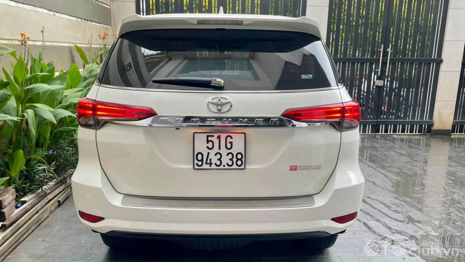 Toyota fortuner 2019 trắng