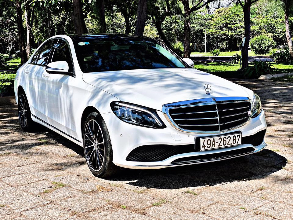 Mercedes C200 exclusive 2019 trắng kem