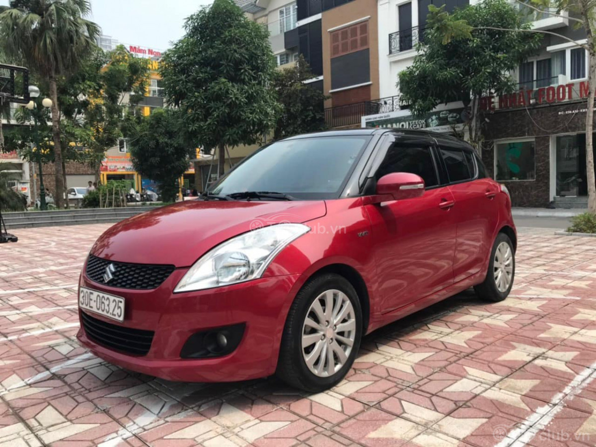 Suzuki Swift màu đỏ , sản xuất 2016