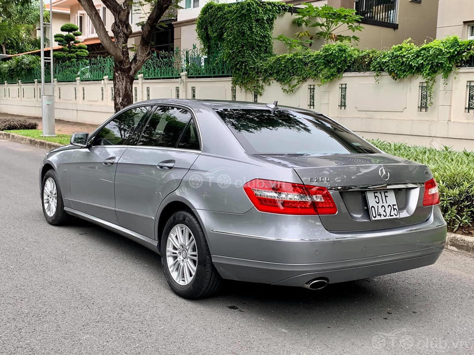 Mercedes E200 Blue Efficiency model 2012