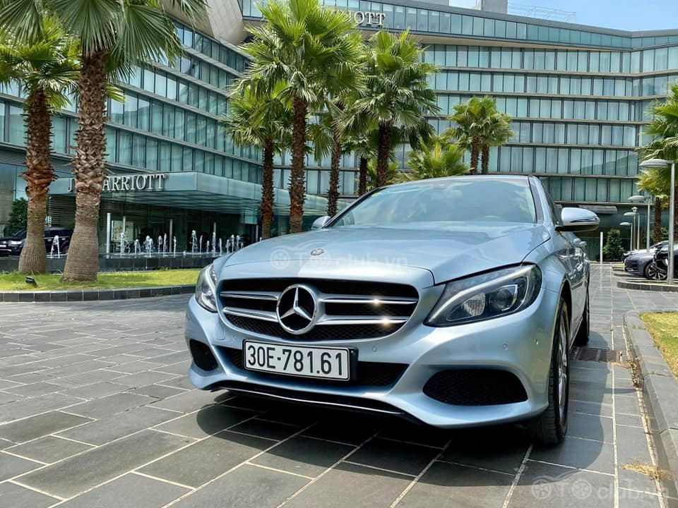 Mercedes C200 màu cực đẹp