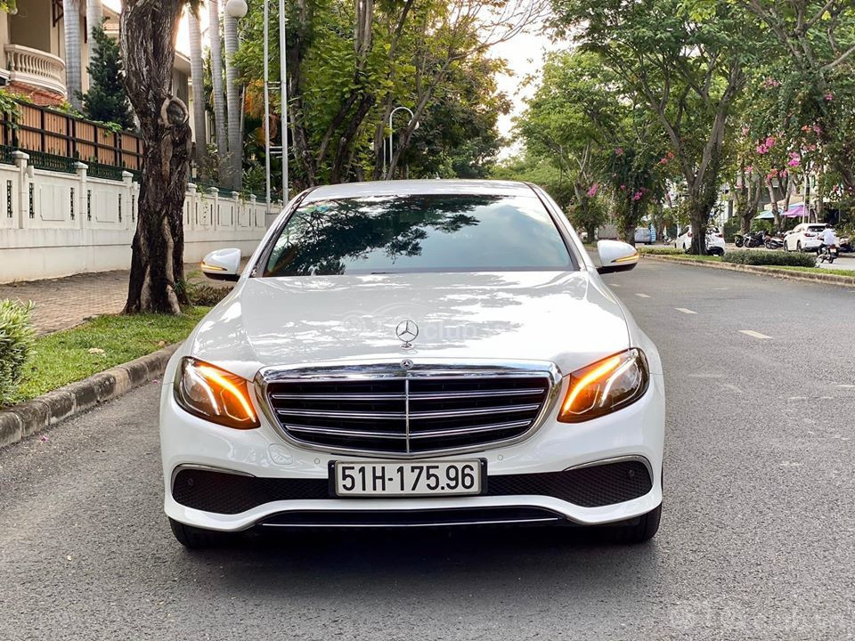 Bán Mercedes E200 2019