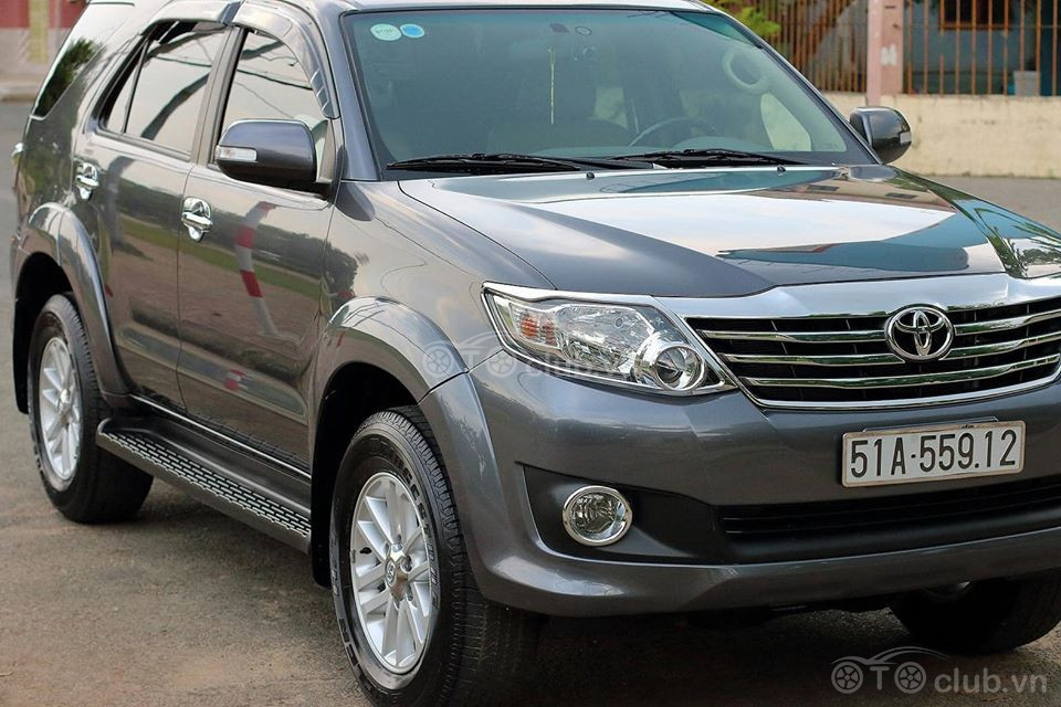 Toyota FORTUNER V