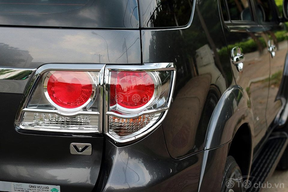 Toyota FORTUNER V