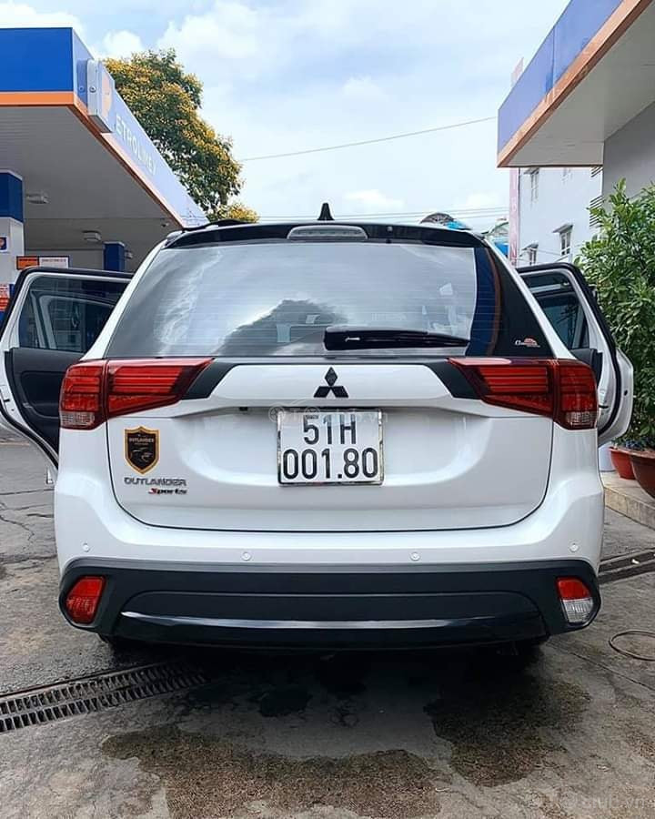 Cần Bán Mitsubishi Outlander 2.0 std 2018