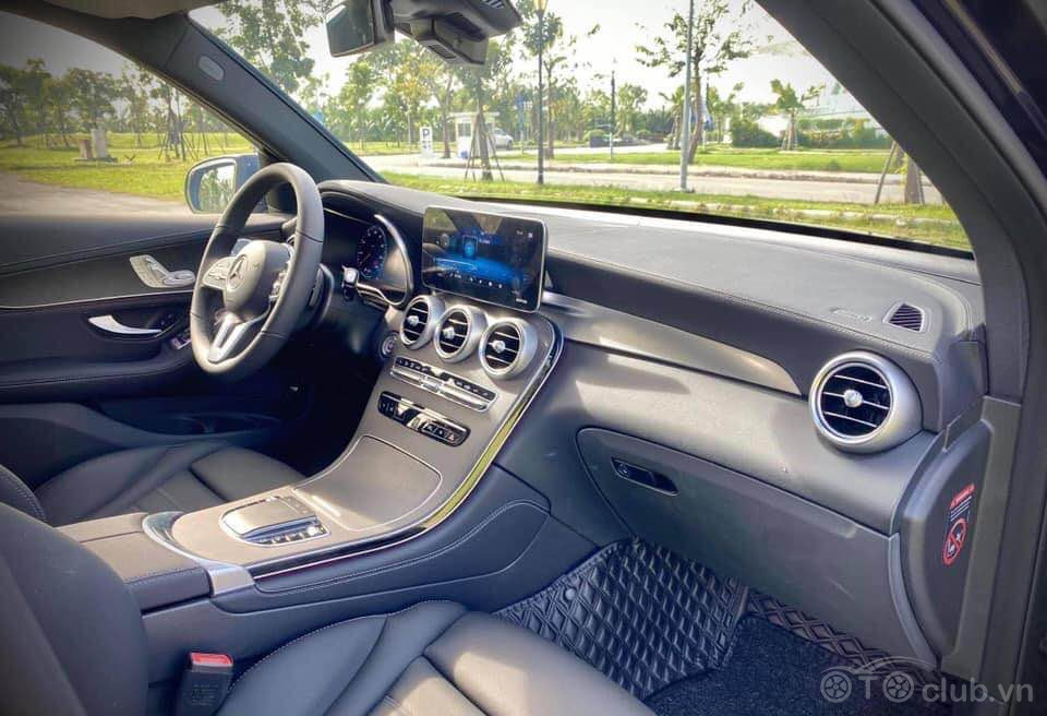 Mercedes Benz GLC300 4Matic 2020 lăn bánh 1.500km